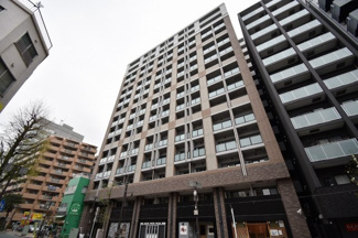 【外観】 | 総戸数１５９戸、２０１３年１月築、管理人は日勤勤務につき管理体制良好です♪