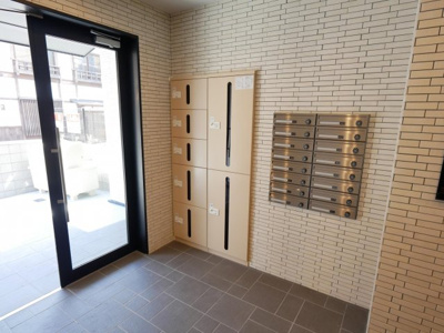 【エントランス】 | Rilassa APM | 宅配ボックス