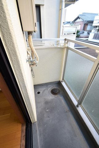 CHハイツのバルコニー|洗濯機置き場