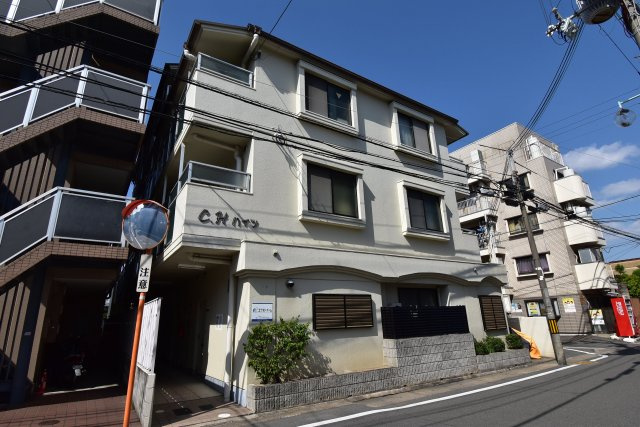 CHハイツの外観|JR長岡京駅徒歩4分、阪急長岡天神駅徒歩9分。駅近と静かな住環境を両立したRC造