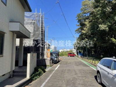 【前面道路含む現地写真】 | 仲介手数料無料　日野市西平山１丁目新築戸建て　１号棟
