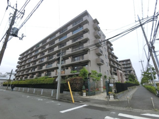 【外観】 | 総戸数８７戸、１９９８年２月築、管理人は日勤勤務につき管理体制良好です♪