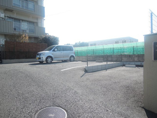 【駐車場】 | 平置き駐車場です。
