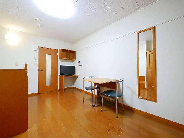 レオパレス悠の居間・リビング