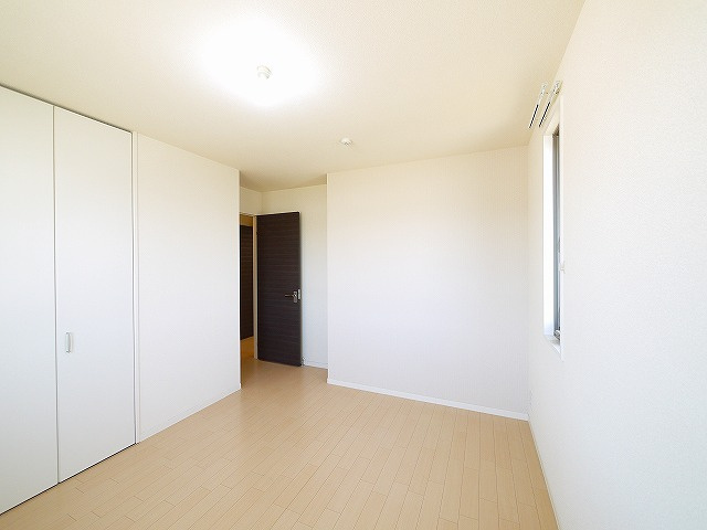 とみやの洋室|ゆとりのあるお部屋です