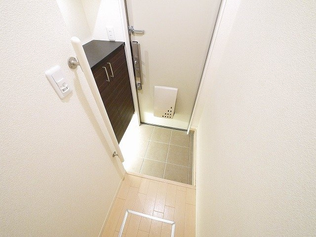 とみやの玄関|フットライトがおしゃれな玄関です