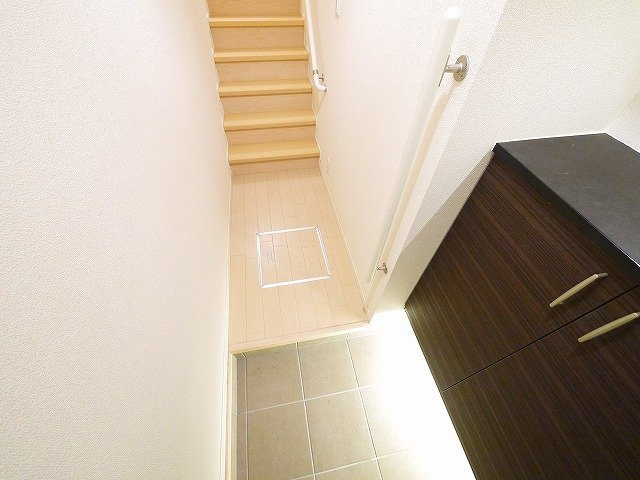 とみやの玄関|シューズボックスで靴を整頓できます