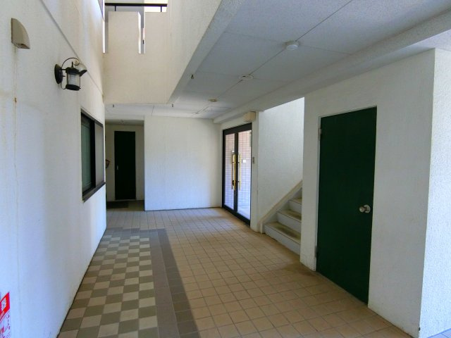 ローズホールのロビー