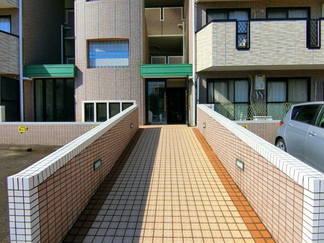 ローズホールのエントランス