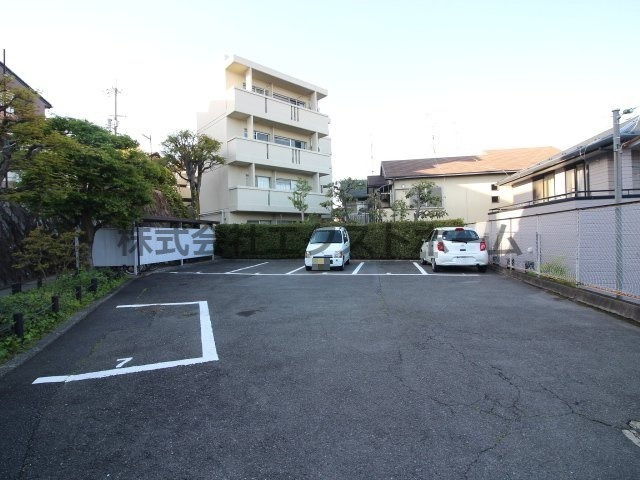 メゾン山崎の駐車場