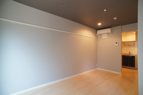 メゾン・サウスロックの居間・リビング|訪問者の顔を確認できるモニター付きインターホン有り