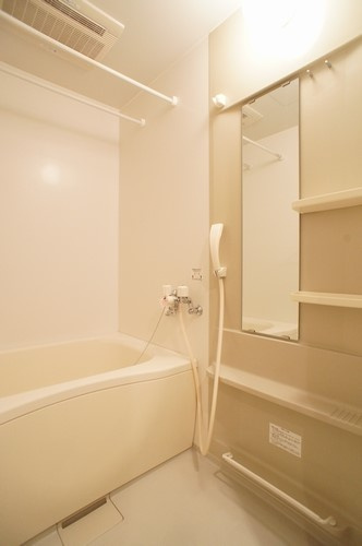 メゾン・サウスロックの浴室|一日の疲れを癒すお風呂は浴室乾燥機付き