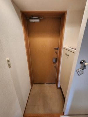 グランドパレス西院東館の玄関