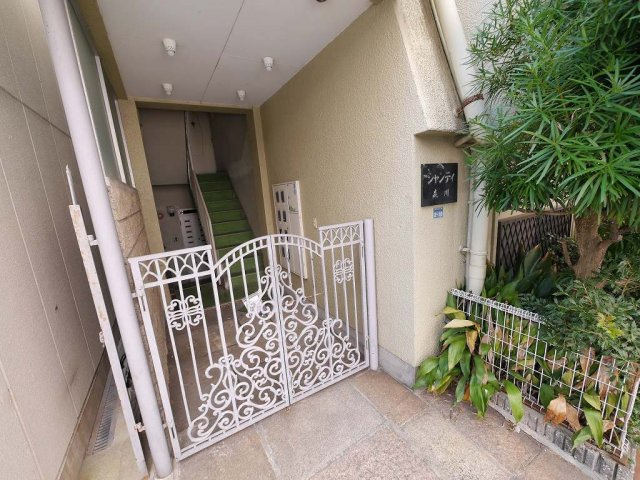 シャンティ森川のエントランス