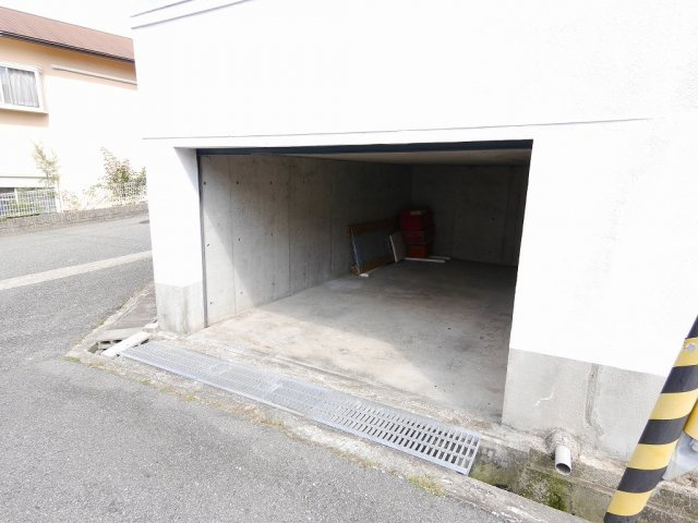 鈴蘭台東町4丁目リノベーション中古戸建の駐車場