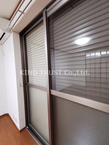 ビオトープザジヴェのバルコニー|シャッター完備