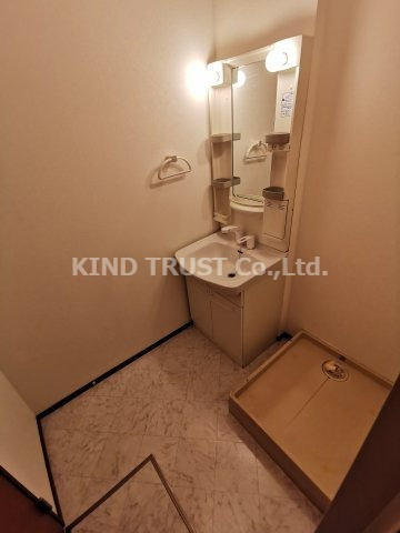 ビオトープザジヴェの洗面所|明るい洗面所です