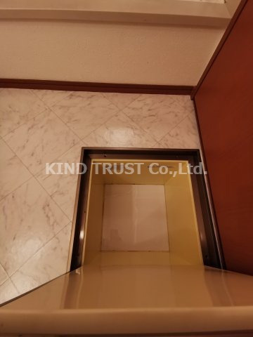 ビオトープザジヴェの洗面所|床下収納スペースです