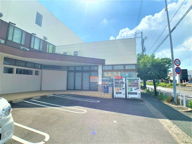 朝日薬局ビル1Fの駐車場