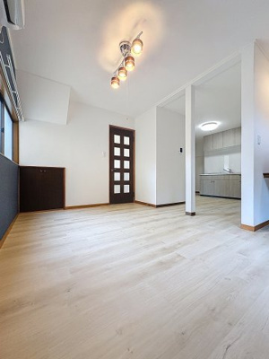 【居間・リビング】 | 土支田4丁目戸建 | ★14帖のLDKは、家族がゆったりとくつろげる快適な空間です！★