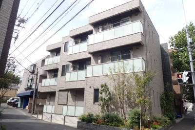 【外観】 | スカビオサ高石【SHM】 | 小田急線「読売ランド前」駅より平坦な道を徒歩8分！コンビニまで徒歩1分で便利な立地の3階建てマンションです♪通勤通学はもちろん、お買い物やお出かけにもGood☆