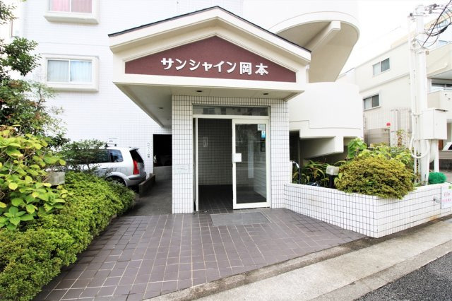 サンシャイン岡本のエントランス|毎日通るエントランスはこのようになっています