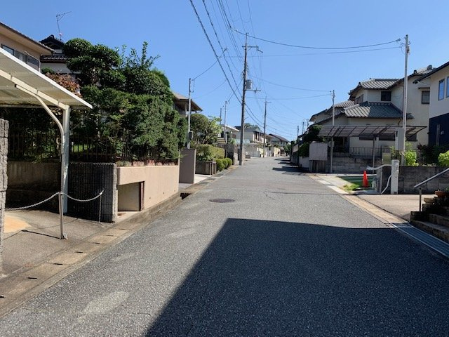 三田市友が丘１丁目　土地の前面道路含む現地写真