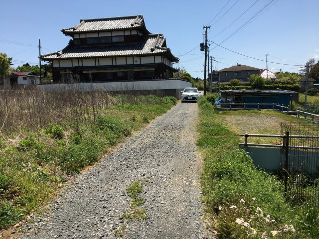 岩間町上山　売土地の前面道路含む現地写真