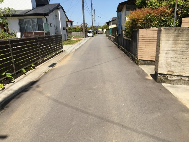 岩間町上山　売土地の前面道路含む現地写真