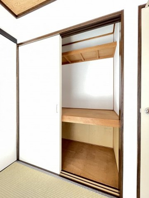 【収納】 | グリーンハイツ/下麻生 | 和室6帖のお部屋にある押入れです！押入れは寝具など、かさ張りやすいものの収納にぴったり☆お部屋がすっきり片付きます♪