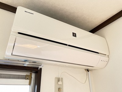 【設備】 | グリーンハイツ/下麻生 | 洋室6帖のお部屋には暑い夏や寒い冬に大活躍のエアコン付きです☆冷暖房完備で1年中快適に過ごせます♪