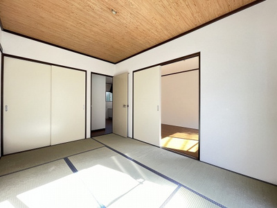 【寝室】 | グリーンハイツ/下麻生 | 南向き和室6帖☆押入れがあります！寝具をすっきり収納できるので和室は寝室にもオススメ☆