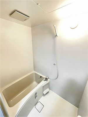 【浴室】 | グリーンハイツ/下麻生 | 清潔感のある浴室です♪ゆったりお風呂に浸かって一日の疲れもすっきりリフレッシュできますね☆