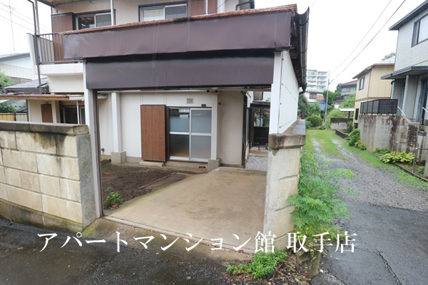 中原町3丁目戸建の駐車場