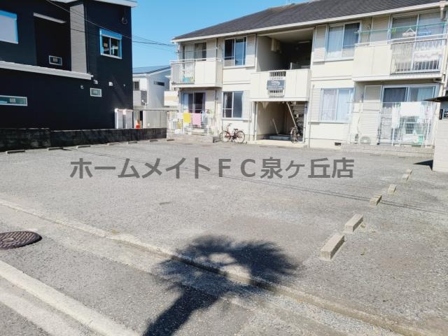 メゾンフローラルの駐車場