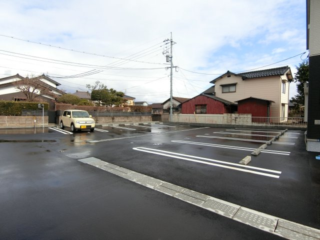 シャーメゾン・エストの駐車場