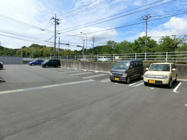 セジュールKAMI　Gの駐車場