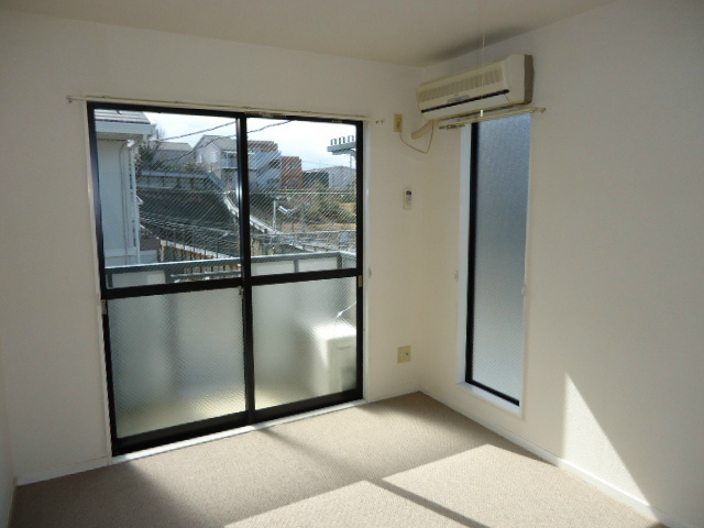 ★洋室スペース・床はカーペットで暖かいです★