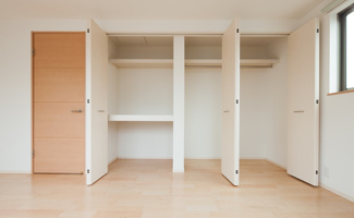 【前面道路含む現地写真】 | 全居室収納付きですので、お部屋を広く使っていただけます♪
(当社施工例)