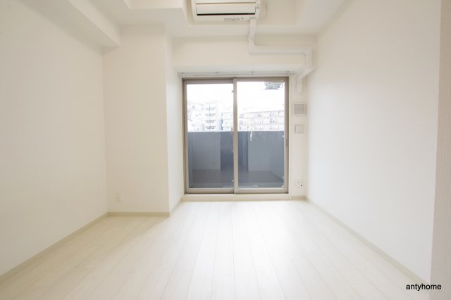 エステムコート新大阪12オルティ　仲介手数料無料の居間・リビング