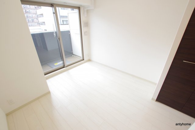 エステムコート新大阪12オルティ　仲介手数料無料の居間・リビング