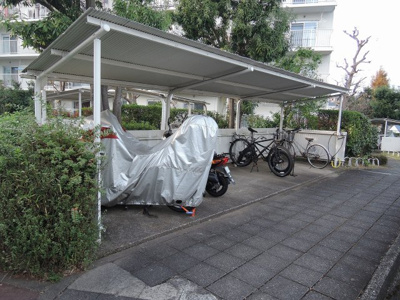 【その他共用部分】 | 港南百合ヶ丘ハイツ７号棟 | バイク置場です。