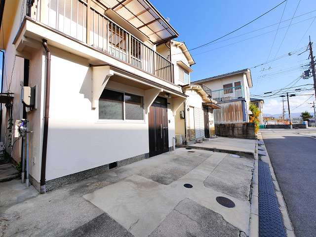 東浦住宅の駐車場