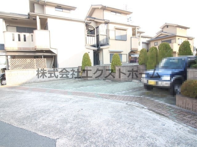 グランフォルム西向日の駐車場