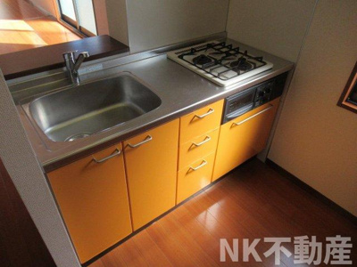 【キッチン】 | ドゥ・リュエルB（河内花園賃貸） | コンパクトなキッチンで掃除もラクラク