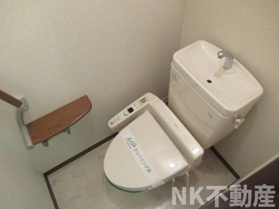 【トイレ】 | ドゥ・リュエルB（河内花園賃貸） | 清潔感のあるトイレです