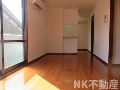 【居間・リビング】 | ドゥ・リュエルB（河内花園賃貸） | 使いやすいリビングです