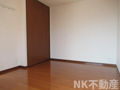 【寝室】 | ドゥ・リュエルB（河内花園賃貸） | 落ち着いて過ごせるお部屋なので、寝室にいかがでしょうか