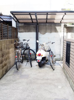【その他共用部分】 | 屋根付きの駐輪場