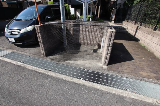 【その他共用部分】 | レーゲンボーゲン大美野 | 敷地内ゴミ捨場